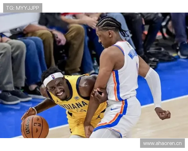 哈利伯顿无球跑动制造错位，拉开空间提升步行者进攻效率